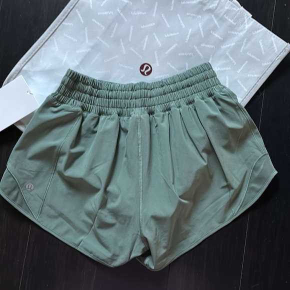LULULEMON HOTTY HOT HR SHORTS 2.5” in GRAY EUCALYPTUS SZ 6 NWT - Picture 6 of 9
